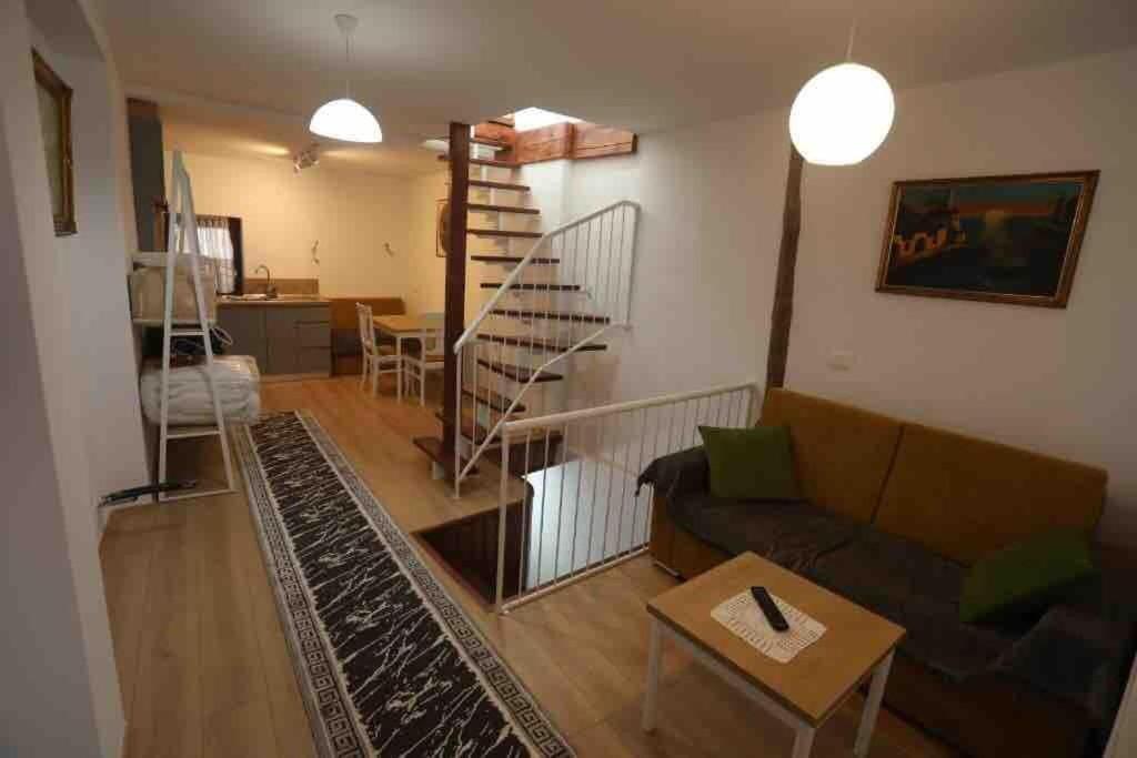 Appartamento Charming House Pogradec Esterno foto